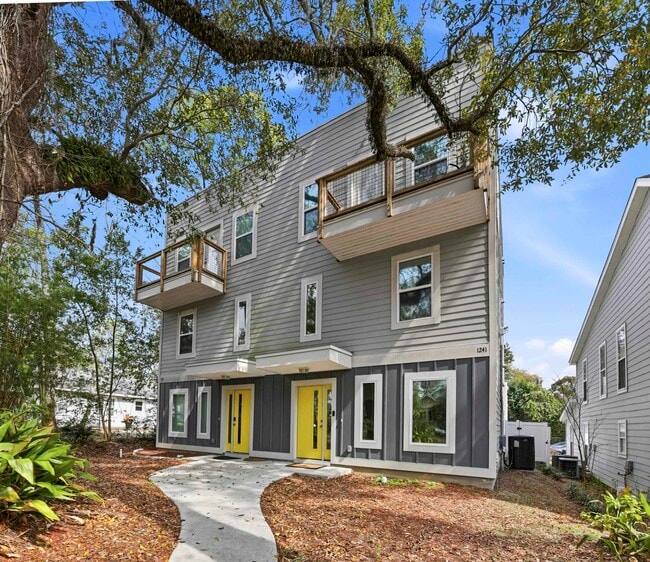 Building Photo - 1241 N Bronough St