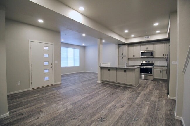 Photo - 321 Skyraider Way