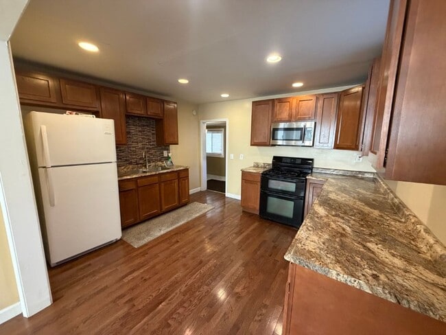 Photo - 2535 NE Monroe St