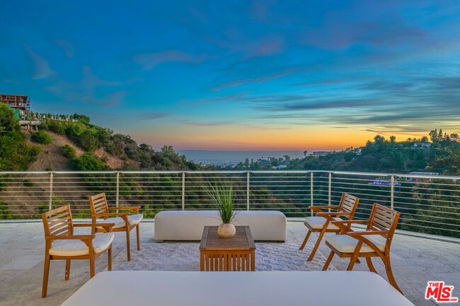 Photo - 1121 Roberto Ln