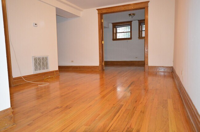 Photo - 3912 N Greenview Ave Apartments Unit 1