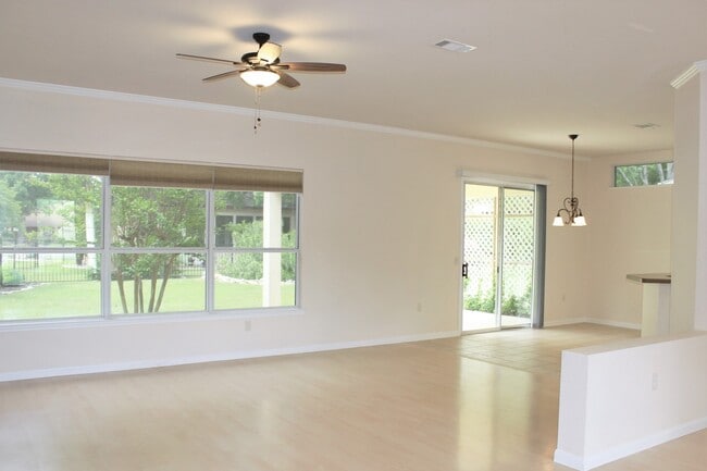 Photo - 103 Hill Country Dr