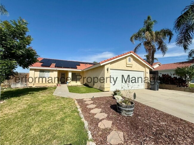 Building Photo - Updated 3 Bed/2 Bath Taft Home w/ Pool, Solar & $0 Deposit Option