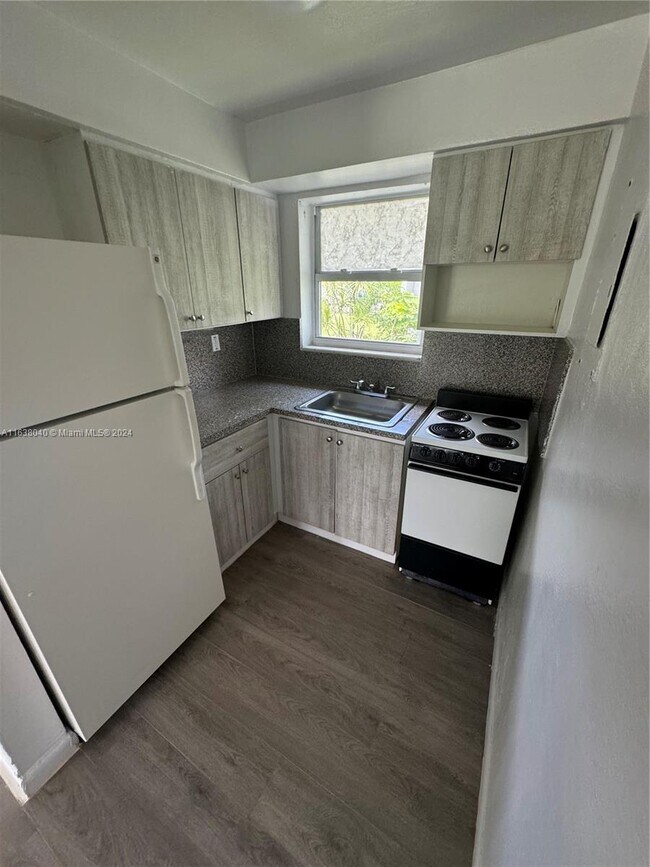 1465 W 28th St Unit 4