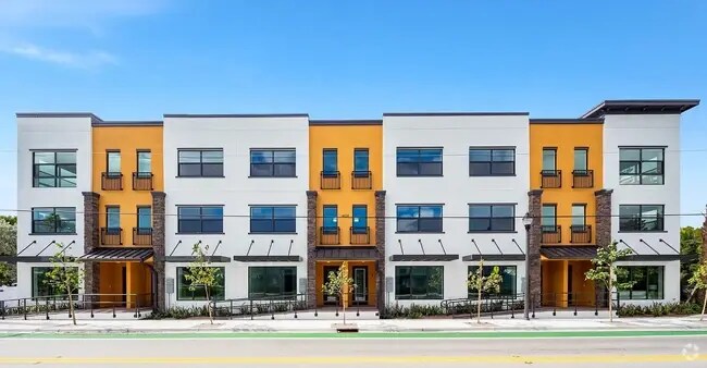 Building Photo - 1405 N Dixie Hwy Rental