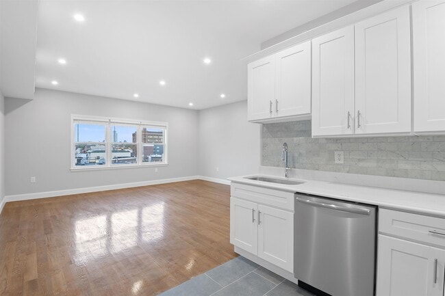 Photo - 311-315-315 West Side Ave Unit 202