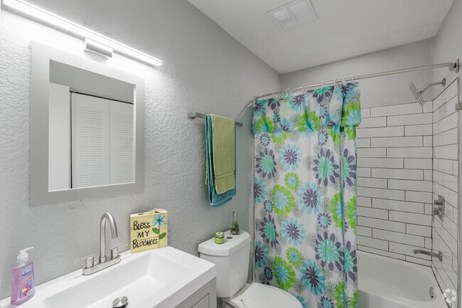 2BR, 1BA - 912SF