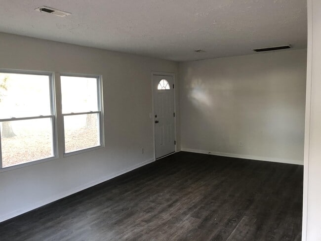 Photo - 625 Camellia Cir