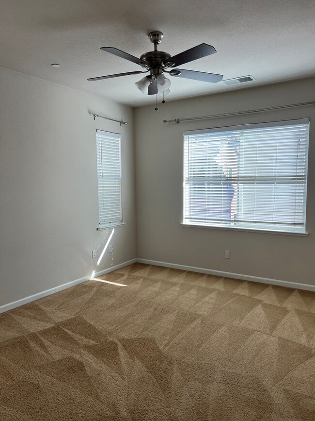 Photo - Low-Maintenance 3BR/3BA Home in Elk Grove ...