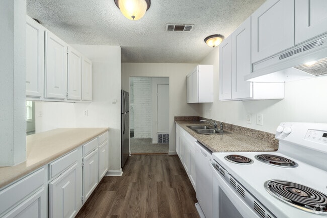 3BR, 2BA - 1,350SF - Kitchen