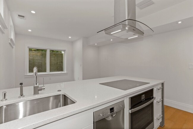 Cocina - 913 N Ivy St Unidad lowerlevel