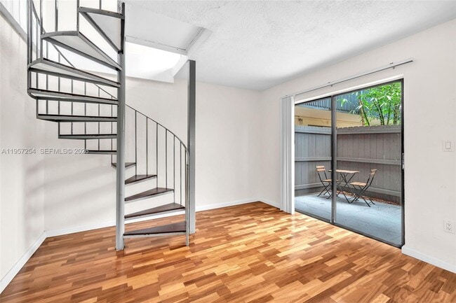 Photo - 3265 Virginia St Unidad 7