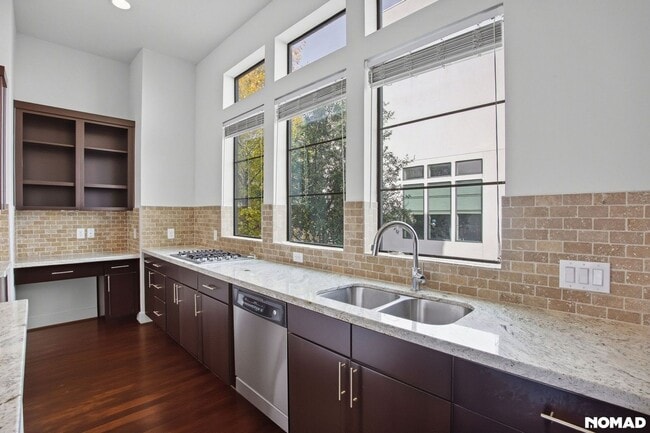 Photo - 1706 Alamo St