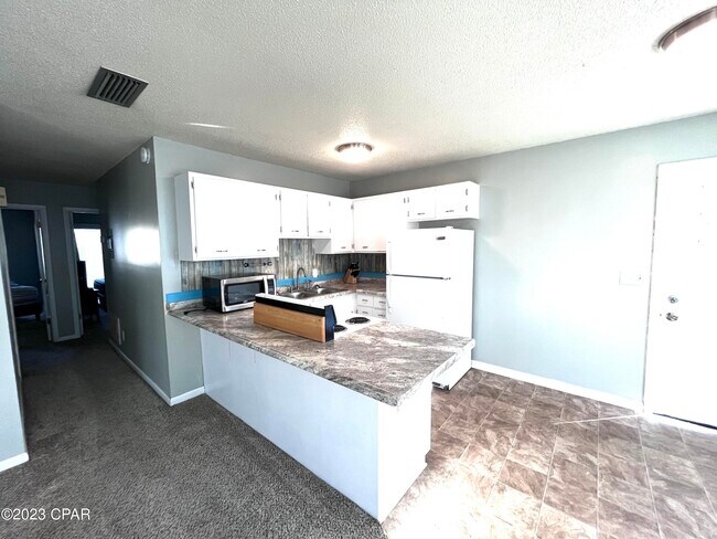 Photo - 231 Poinsettia Dr