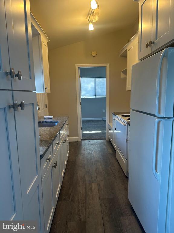 Building Photo - 1501 S Wade Blvd Unit UPSTAIRS