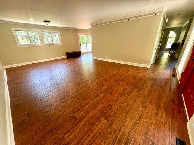 Photo - Cranberry - 6 bedroom 4 bathroom - Stunnin...