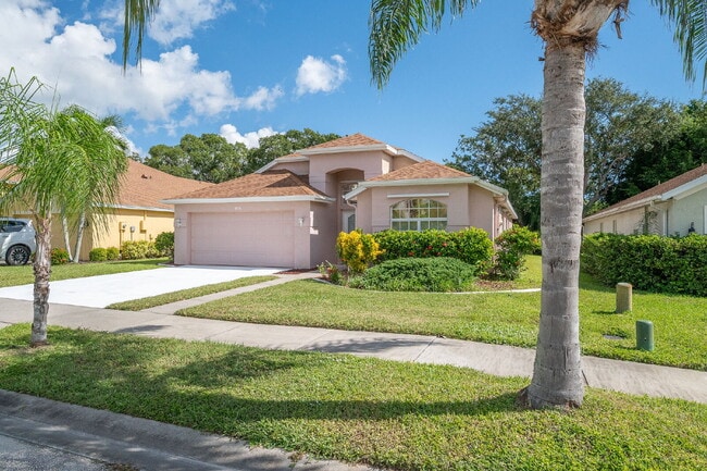 Photo - Spacious 3/2 with tranquil setting is wait...