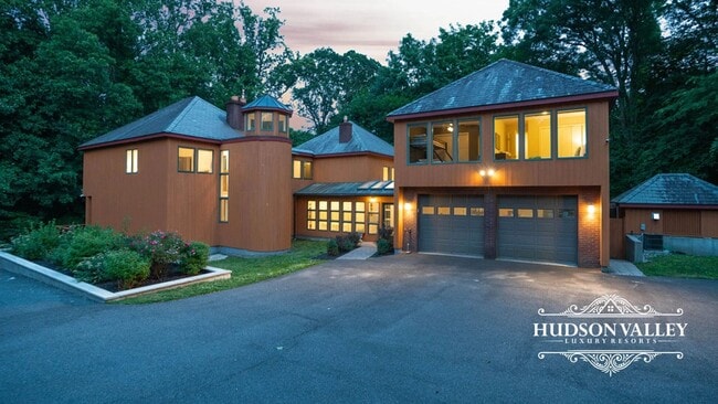 Building Photo - Soleil – 7-Bedroom, 7-Bathroom Luxury Esta... Rental