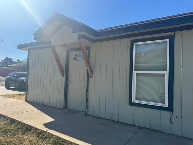 Building Photo - 332 37th St Unit 2