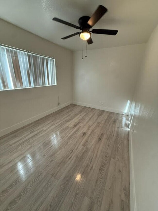1552 E 32nd St Unidad 4
