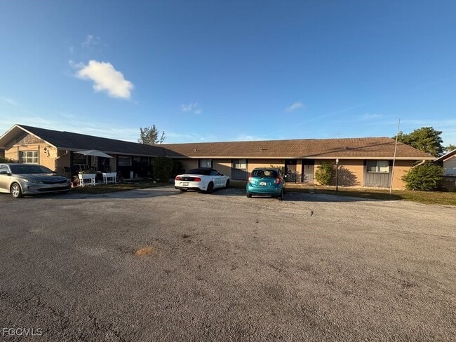 Building Photo - 817 Gleason Pkwy Unit 3