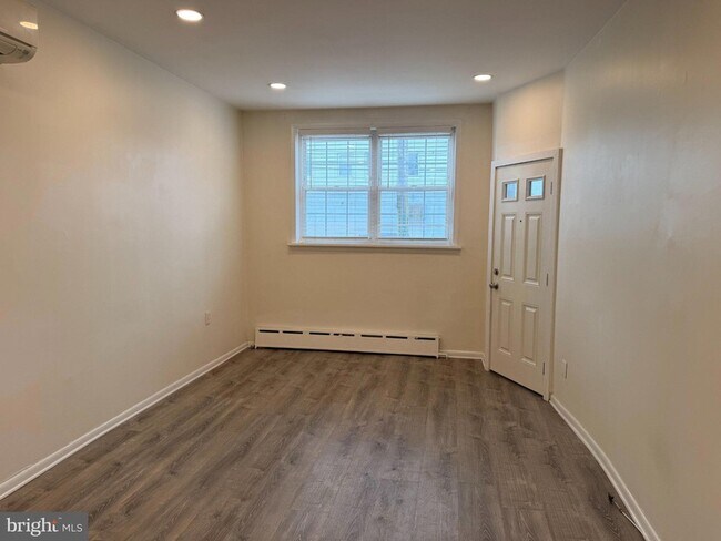 Photo - 2049 Snyder Ave Unit 1