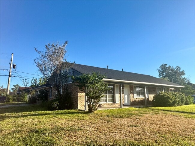 Building Photo - 10003 Tolman St