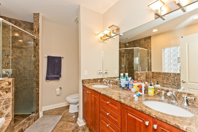 Photo - 2414 W Moffat St Unit 1