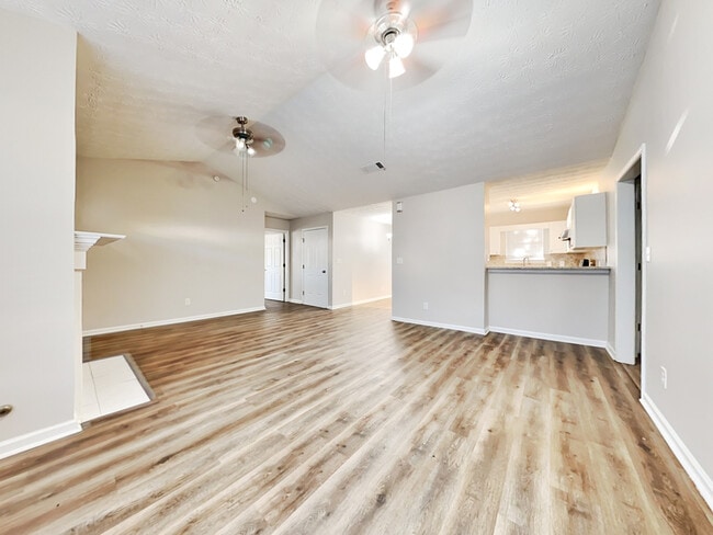 Photo - 200 Adam Cir