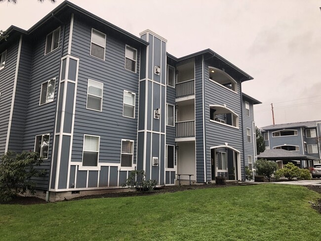 Photo - ***PENDING APPLICATION***Modern and spacious 2 bedroom condo with bonus room!