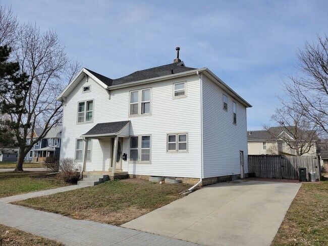 Photo - 321 W 5th St Unit 321 & 420-321