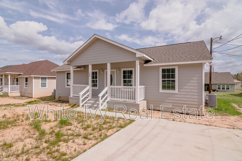 Photo - 100 Shorewood Dr