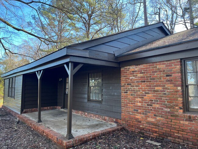 Photo - **ON HOLD**3 bedroom / 2 bathroom Home for...