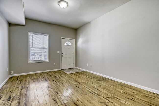 Photo - Beautiful 3 Bed- 1 bath (Lower Unit) in Great Location! Move in Ready! $250 off 1st months rent!
