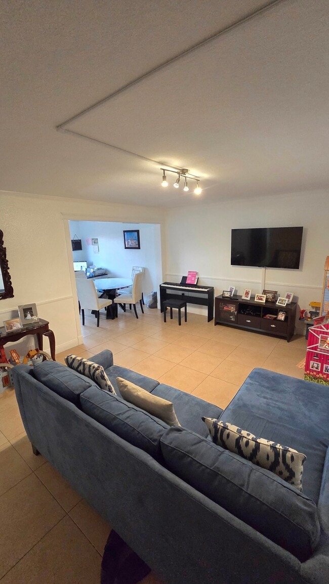 Photo - 21 E 3rd St Unidad 206