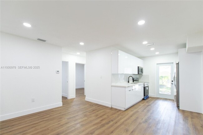 Photo - 1814 NW 8th Pl