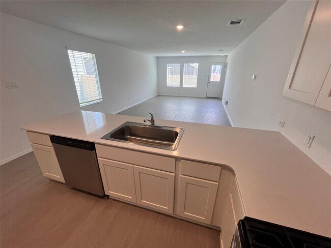 Photo - 244 Ammolite Ln