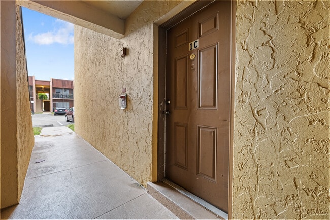 Building Photo - 2912 NW 55th Ave Unit 1C Rental