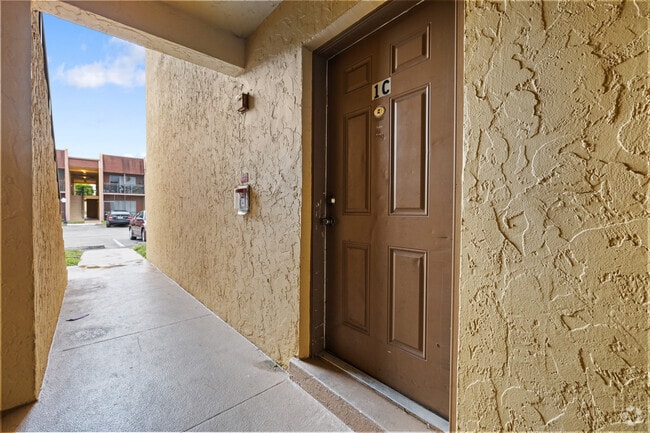 Building Photo - 2912 NW 55th Ave Unit 1C Rental