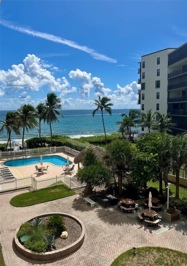 Building Photo - 1169 Hillsboro Mile Unit 411