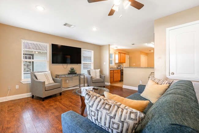 Photo - 4917 Demontluzin St Unit B