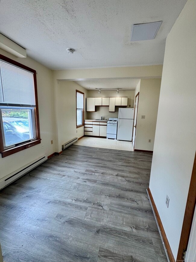 Building Photo - 49 Ledyard Ave Unit 2 Rental