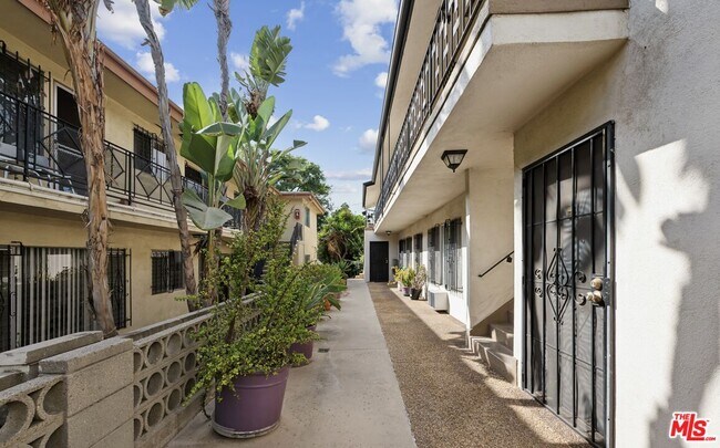 633 Hayworth Ave Unidad 1