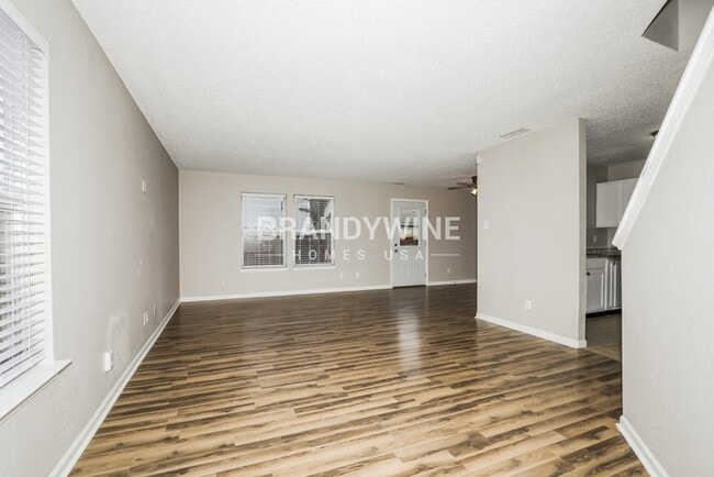 Photo - 4528 Connaught Dr E