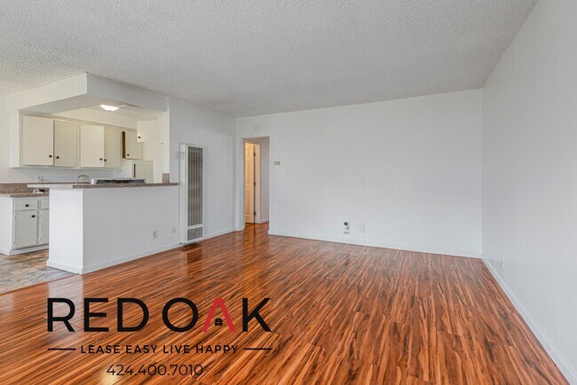 Photo - Serene Two Bedroom with Stylish Floors, In... Unidad 10