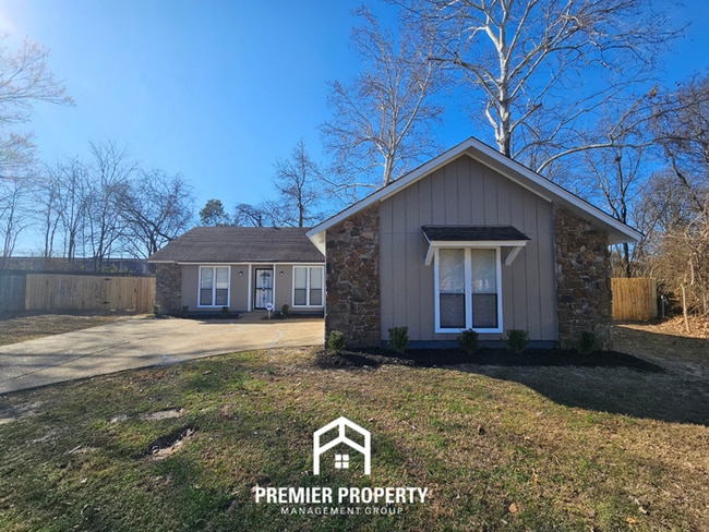 Building Photo - Freshly Renovated Memphis Rental with Garage, Dining Space & Private Backyard