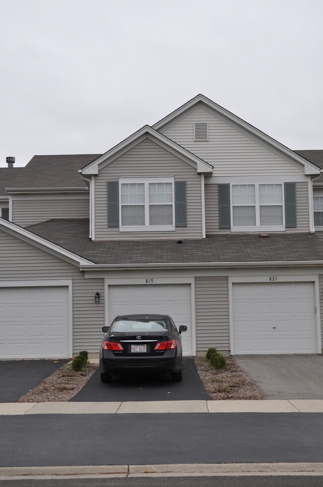 Photo - 819 Genesee Dr