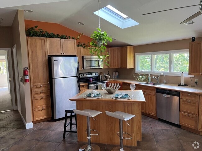 Building Photo - 139 W Shore Trail Rental