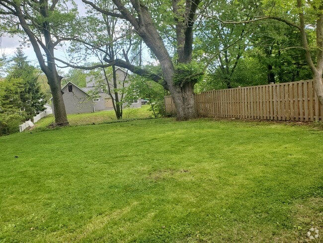 Building Photo - 25501 Edgecliff Dr Rental