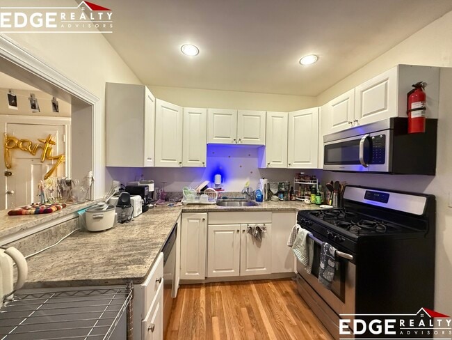 Building Photo - 72 Egmont St Unit 5